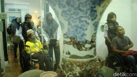 Para penyandang disabilitas diajak berkeliling museum.