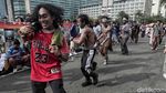 Tarian Papua Warnai Aksi Korban PHK Freeport di CFD