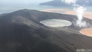 Foto: Melihat Lebih Dekat Kawah Gunung Anak Krakatau