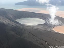 Foto: Melihat Lebih Dekat Kawah Gunung Anak Krakatau