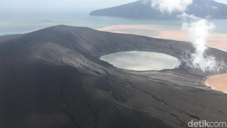 Badan Geologi Cari Pengantar WNA Nyelonong ke Gunung Anak Krakatau Badan Geologi Cari Pengantar WNA Nyelonong ke Gunung Anak Krakatau