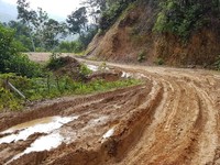 Jalan Trans Papua Amburadul Gara-gara Cuaca Buruk
