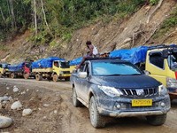 Jalan Trans Papua Amburadul Gara-gara Cuaca Buruk