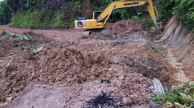 Jalan Trans Papua Amburadul Gara-gara Cuaca Buruk