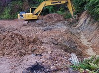 Jalan Trans Papua Amburadul Gara-gara Cuaca Buruk