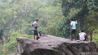 Wisata alam Batu Lawang tengah hits di media sosial. Pemandangannya tak kalah menarik dengan Tebing Breksi yang ada di Sleman, Yogyakarta (Sudirman Wamad/detikTravel)