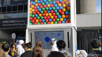 Di seberang booth miliknya, Google menggelar area permainan. Foto: Adi Fida Rahman/detikINET