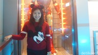 Mickey Jane Salim melihat teknologi di Stark Expo. Foto: (Desi Puspasari/detikHOT)