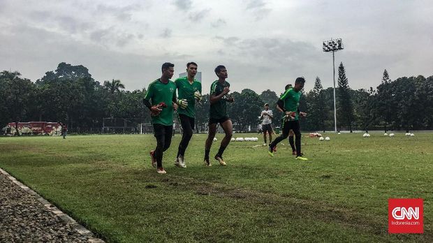 Kondisi Lapangan A Senayan yang buruk dikeluhkan pelatih Timnas Indonesia U-22, Indra Sjafri. (