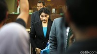 Merry Purba tampak meninggalkan Pengadilan Tipikor usai menjalani sidang perdananya.