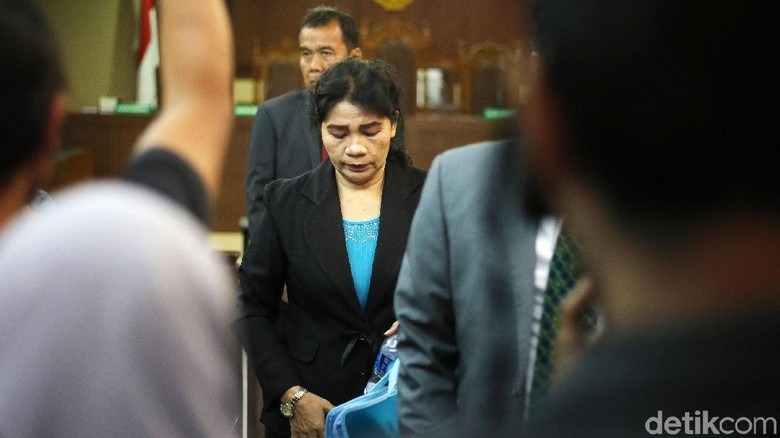 Hakim Merry Purba Ajukan Eksepsi Bantah Terima Suap SGD 150 Ribu Hakim Merry Purba Ajukan Eksepsi Bantah Terima Suap SGD 150 Ribu