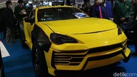 Pameran Tokyo Auto Salon 2019 di Makuhari Messe, Chiba, Jepang, menampilkan sebuah sedan yang nampak seperti Lamborghini Urus.