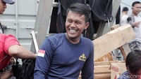 Serda Satria Margono terlihat semringah setelah berhasil mengangkat CVR Lion Air dari dasar laut.
