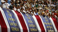 Massa terlihat antusias mengikuti acara ini.