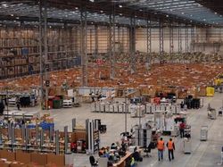 Gudang Raksasa Amazon yang Bikin Jeff Bezos Terkaya di Dunia