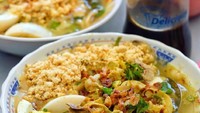 Ini racikan yang komplet, daging ayam dan jeroan ayam plus telor ayam. Foto: Instagram @r47natjan
