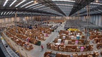 Gudang Amazon tersebar di Amerika Serikat, Eropa, Asia dan Oseania. Foto: Getty Images