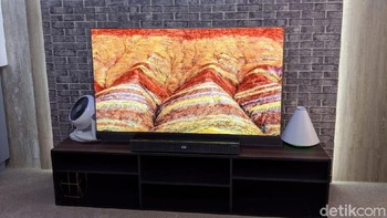 Televisi ini dibuat oleh Skyworth, perusahaan elektronik asal China. Foto: Adi Fida Rahman/detikINET