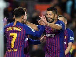 Suarez mencetak gol ke gawang Eibar usai menuntaskan kerja sama satu-dua dengan Philippe Coutinho. Foto: David Ramos/Getty Images