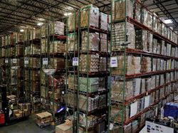 Gudang Raksasa Amazon yang Bikin Jeff Bezos Terkaya di Dunia