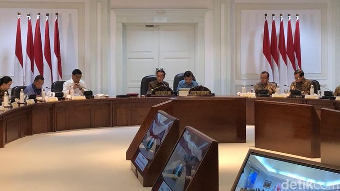 Foto: Presiden Jokowi memimpin rapat terbatas terkait kesiagaan menghadapi bencana. (Jordan-detikcom) Foto: Presiden Jokowi memimpin rapat terbatas terkait kesiagaan menghadapi bencana. (Jordan-detikcom)