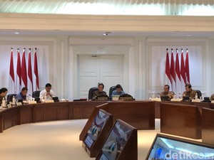 Usai Rapat Bencana, Jokowi Lanjut Bahas Kendaraan Listrik