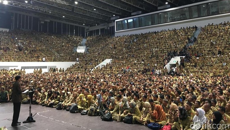 Jokowi Imbau Perangkat Desa Tak Demo, Gaji Disetarakan ASN Golongan IIA Jokowi Imbau Perangkat Desa Tak Demo, Gaji Disetarakan ASN Golongan IIA