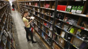 Di luar AS, negara dengan jumlah gudang Amazon terbesar adalah Inggris dengan 16 lokasi. Foto: Getty Images