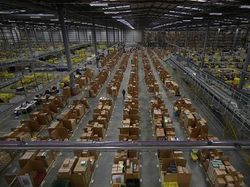 Gudang Raksasa Amazon yang Bikin Jeff Bezos Terkaya di Dunia