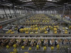 Gudang Raksasa Amazon yang Bikin Jeff Bezos Terkaya di Dunia