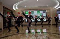 Rata-rata anggota grup ini berusia 60 tahun.