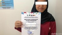 Nah, ini sertifikatnya. Tapi, kalau di Puskesmas Mampang Prapatan ini memakai istilah Sertifikat Kesehatan Calon Pengantin. Foto: Ayunda/detikHealth