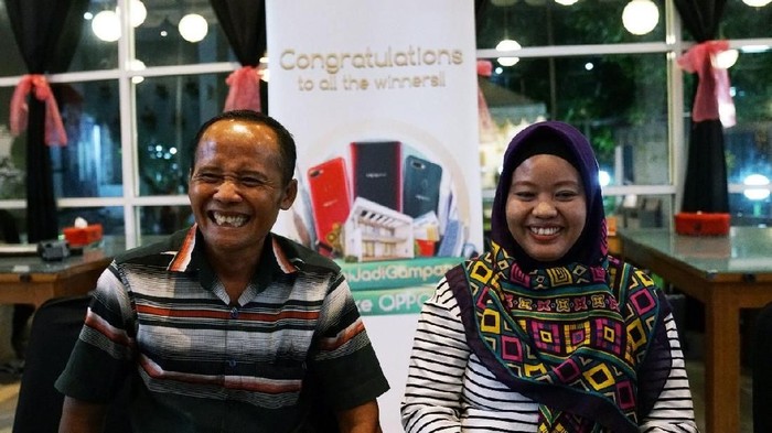 Subiyanto kini dapat tersenyum setelah pernah mengalami cobaan berat ditipu ratusan juta. Foto: Oppo Indonesia Subiyanto kini dapat tersenyum setelah pernah mengalami cobaan berat ditipu ratusan juta. Foto: Oppo Indonesia