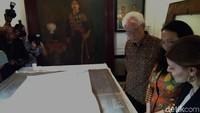 Restorasi dua lukisan karya Raden Saleh ini adalah yang pertama dilakukan Keraton di bawah kepemimpinan Sri Sultan Hamengkubuwono X. Foto: Usman Hadi/detikHOT