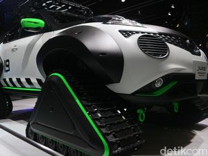 Nissan Juke Pakai Roda ala Tank!
