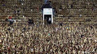Ribuan anggota Persatuan Perangkat Desa Indonesia (PPDI) hadir di Istora, Senayan, Jakarta, untuk bertemu dengan Jokowi.
