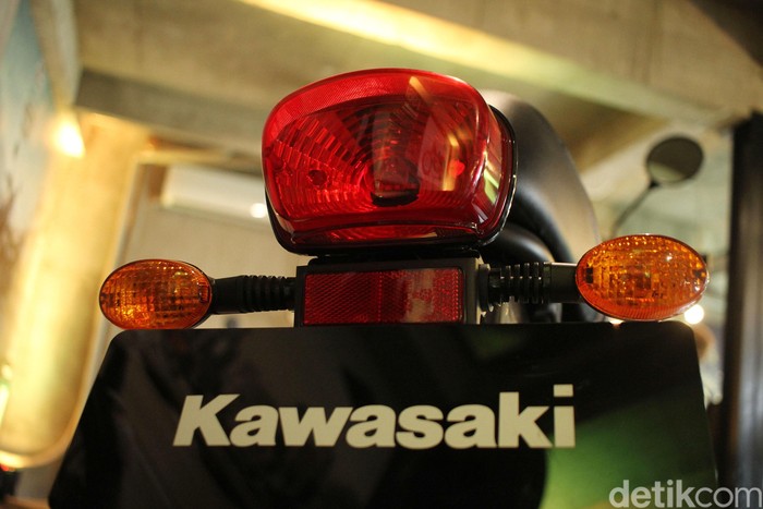 PT Kawasaki Motor Indonesia meluncurkan motor retro W175 versi Cafe. Model ini merupakan varian baru W175 yang masuk pasar Indonesia akhir 2018 silam.