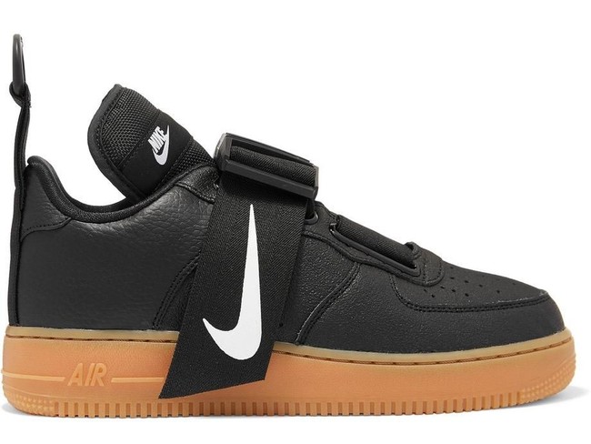 Sneakers dengan tali velco juga wajib kamu punya untuk 2019. Selain stylish, sneakers ini juga nyaman dipakai karena praktis. (Foto: Dok. ist)