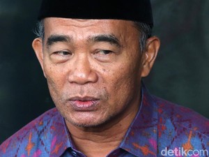 Bicara Efek Hoax Corona, Menko PMK: Warga Ramai-ramai Borong Masker