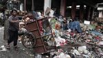 Duh, Jorok! Sampah Menggunung di Kolong Tol Wiyoto-Wiyono