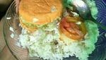 Penistaan! Nasi Dimakan dengan Pizza dan Mie Instan dengan Sereal Cokelat