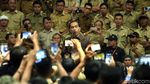 Momen Jokowi Minta Ribuan Perangkat Desa Tak Demo