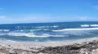 Berjalan lebih jauh ke arah selatan, pengunjung akan disambut suara deburan ombak dan pasir putih di Pantai Porok. (Pradito Rida Pertana/detikTravel)