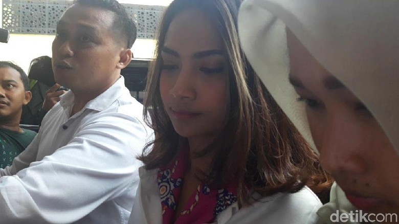 Dua Minggu Lagi Polisi akan Panggil Pengguna Vanessa Angel Dua Minggu Lagi Polisi akan Panggil Pengguna Vanessa Angel