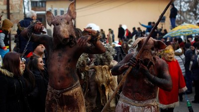 Melihat Karnaval Unik Nan Menyeramkan Ala Warga Makedonia