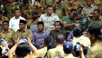 Selain itu, Jokowi juga membahas mengenai program dana desa yang yang disebar ke desa-desa di Indonesia. Di tahun 2019 ini Jokowi menitipkan agar Dana Desa yang telah digelontorkan sebanyak Rp 257 triliun bisa terus berputar di desa.