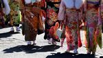 Wanita-wanita Cantik Ini Kumpul Rayakan Hari Kedewasaan di Jepang
