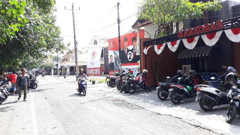 Batik Solo Kabupaten Karawang Jawa Barat Batik Solo Kabupaten Karawang Jawa Barat