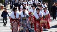 Hari Kedewasaan atau Seijin No Hi menjadi hari yang paling dinanti oleh para anak muda di Jepang. Pasalnya, bagi seseorang yang telah berusia 20 tahun, Hari Kedewasaan menjadi hari dimana ia resmi menjadi orang dewasa. Pool/Issei Kato/Reuters.