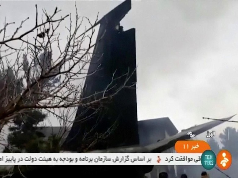 Pesawat Kargo Iran Jatuh, 15 Orang Tewas dan 1 Orang Selamat Pesawat Kargo Iran Jatuh, 15 Orang Tewas dan 1 Orang Selamat